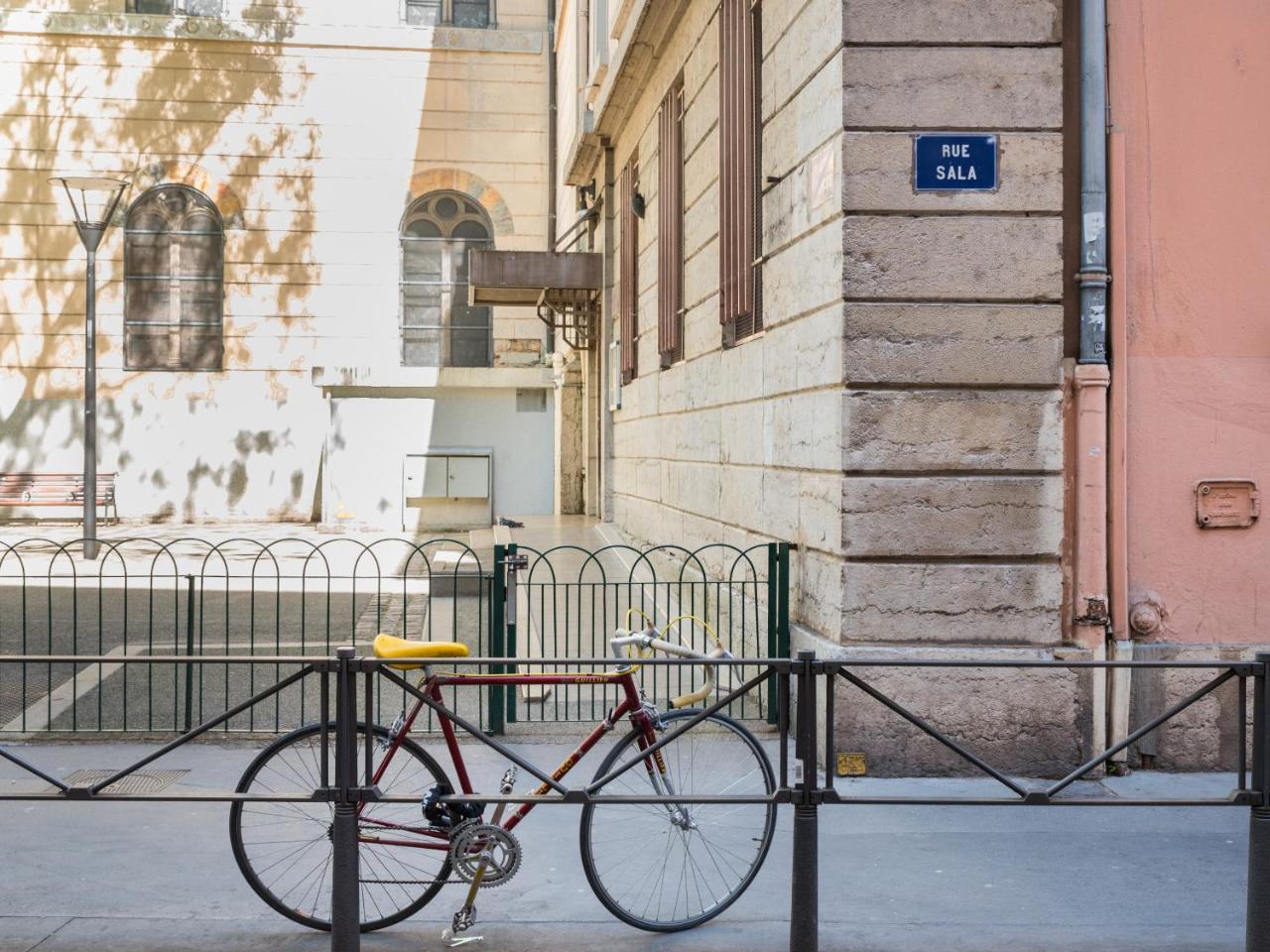 Mihotel Bizolon Lyon Bagian luar foto